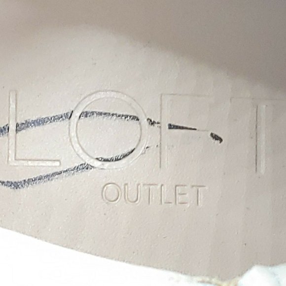 LOFT Outlet Womens Faux Suede Ankle Boots Booties Pull On Cutout Light Gray 6M - Picture 9 of 11